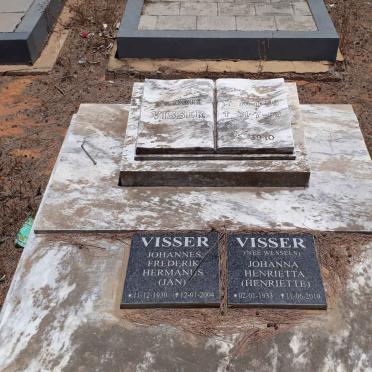 VISSER Johannes Frederik Hermanus 1930-2004 &amp; Johanna Henrietta WESSELS 1933-2019