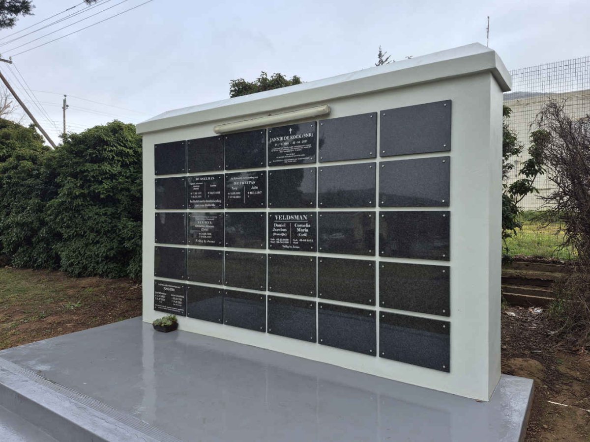 2. Memorial Wall / Gedenksmuur