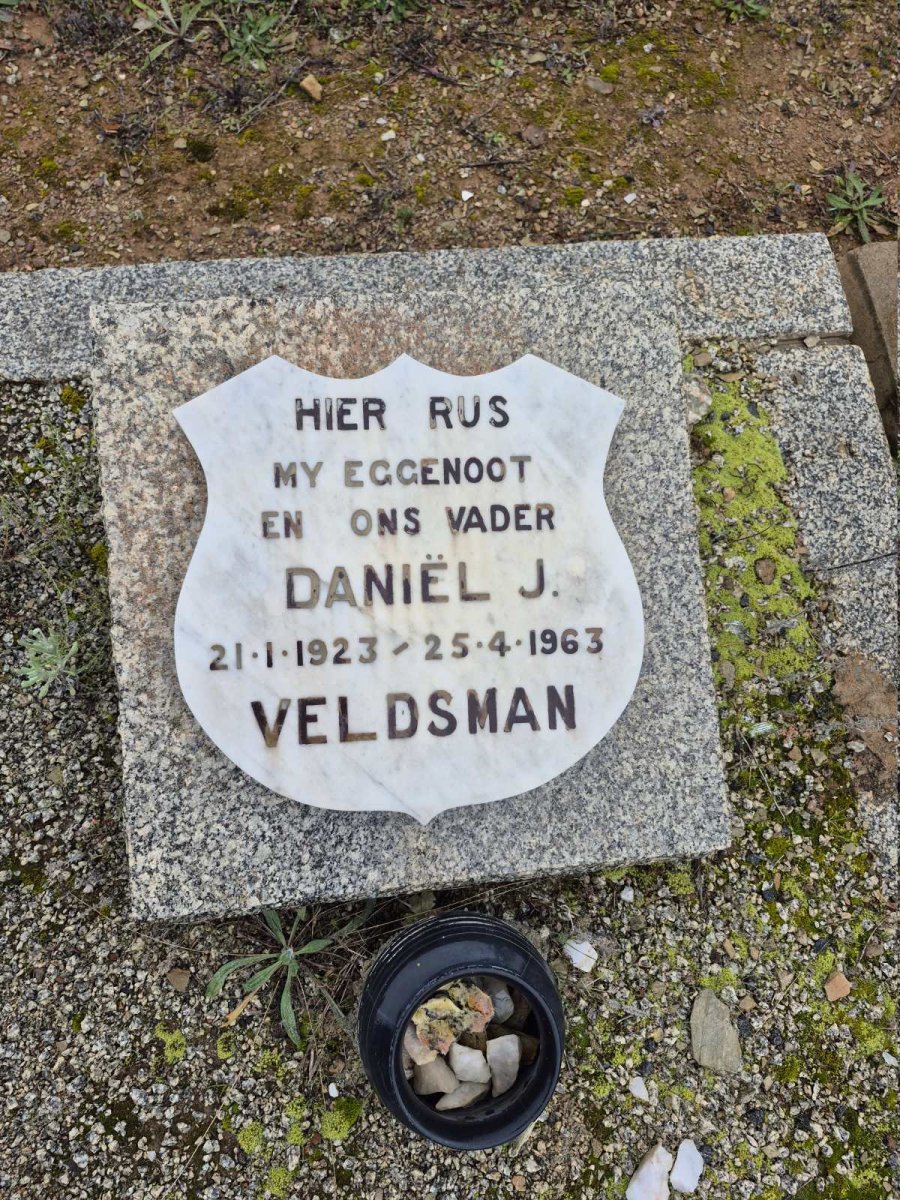 VELDSMAN Daniel J. 1923-1963 & Martha 1927-1999_3