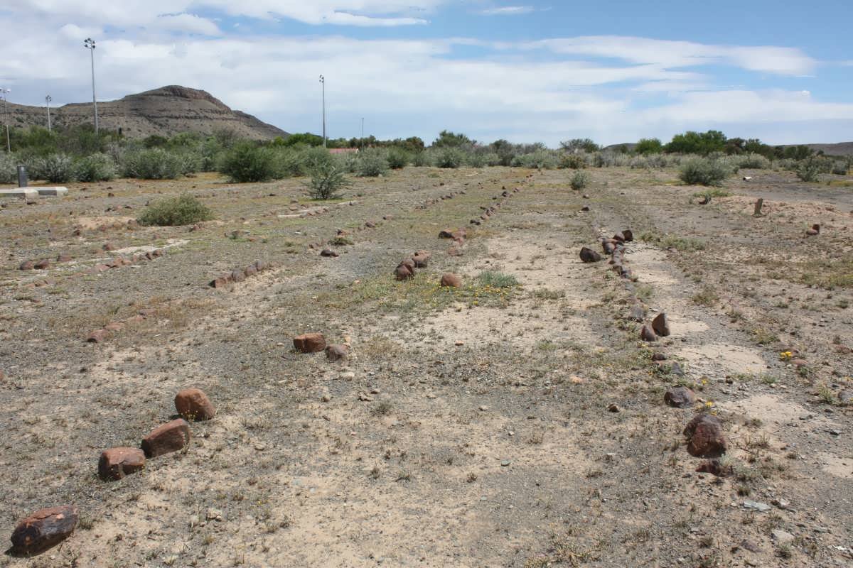 3. Rye met onopgemaakte grafte / Rows of graves without headstones