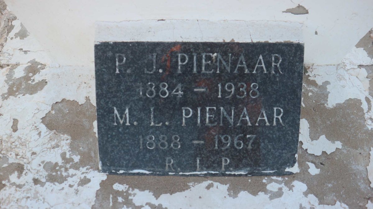 PIENAAR M.L. 1888-1967 &amp; P.J. 1884-1938