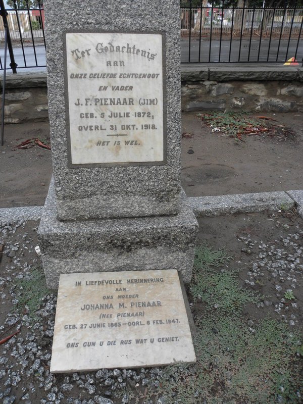 PIENAAR J.F. 1872-1918 &amp; Johanna M. PIENAAR 1965-1947