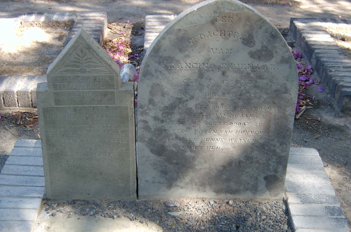 PIENAAR Francina E. 1870-1894 :: PIENAAR Lenie 188?