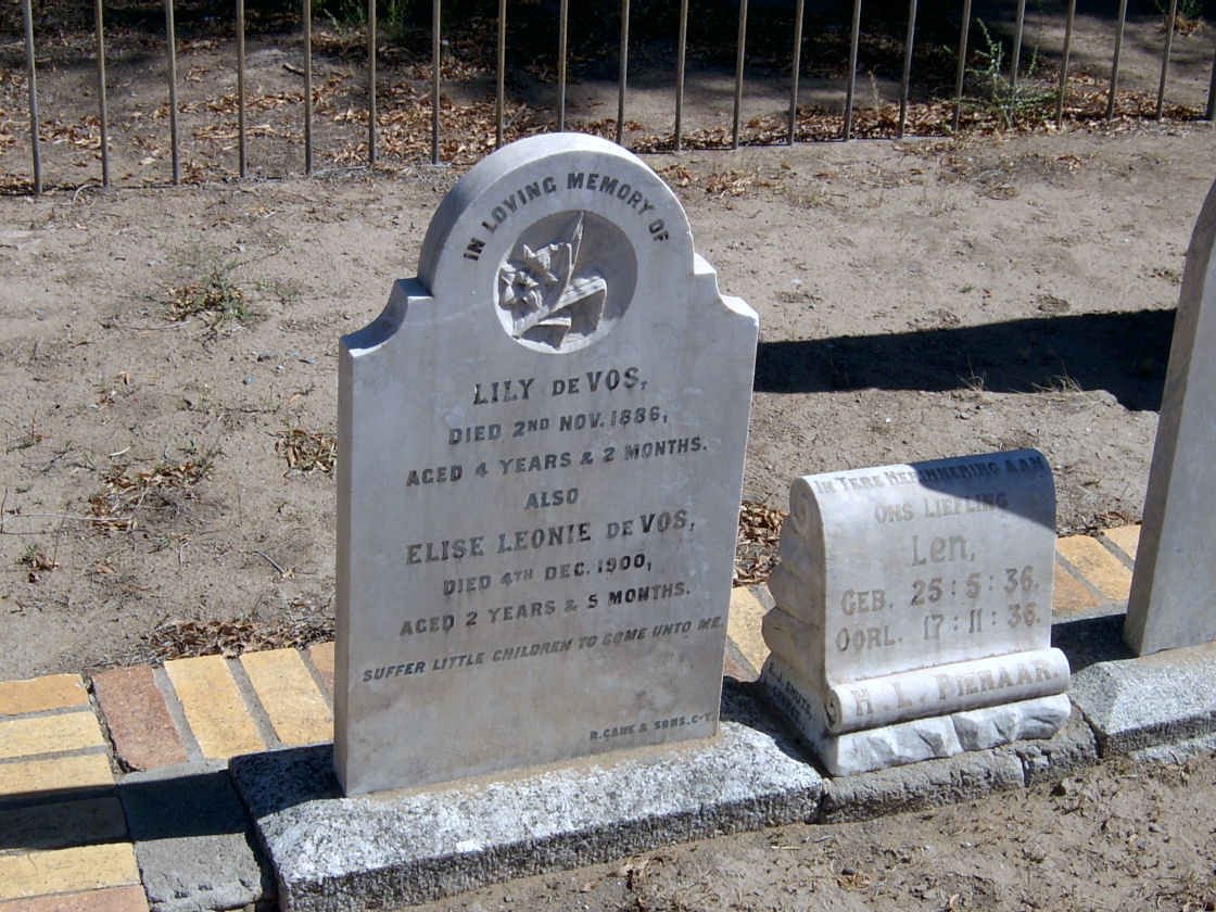 VOS Lily, de -1886 :: DE VOS Elise Leonie -1900 :: PIENAAR H.L. 1936-1936
