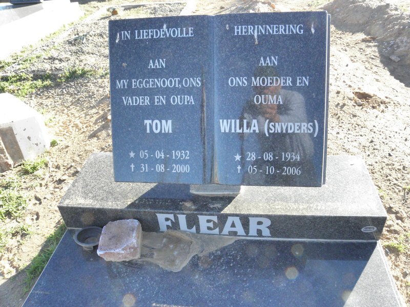 FLEAR Tom 1932-2000 &amp; Willa SNYDERS 1934-2006