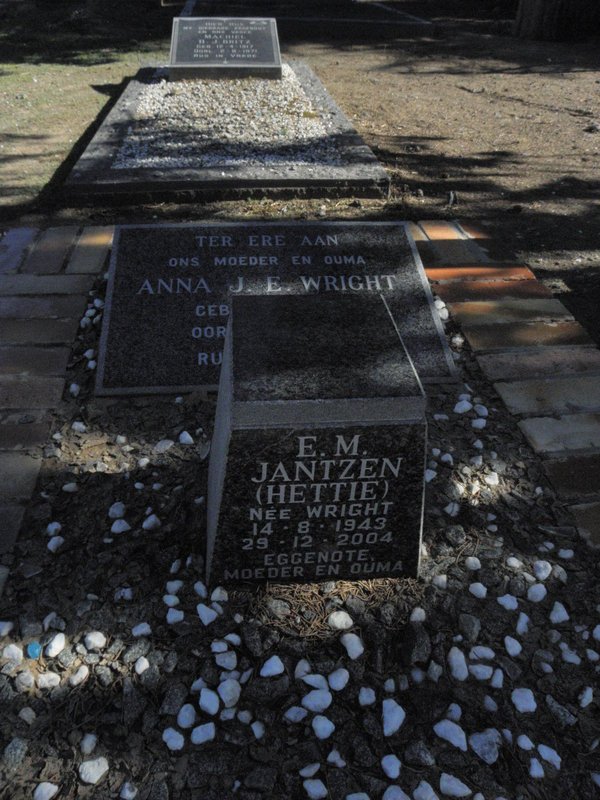 JANTZEN E.M. nee WRIGHT 1943-2004