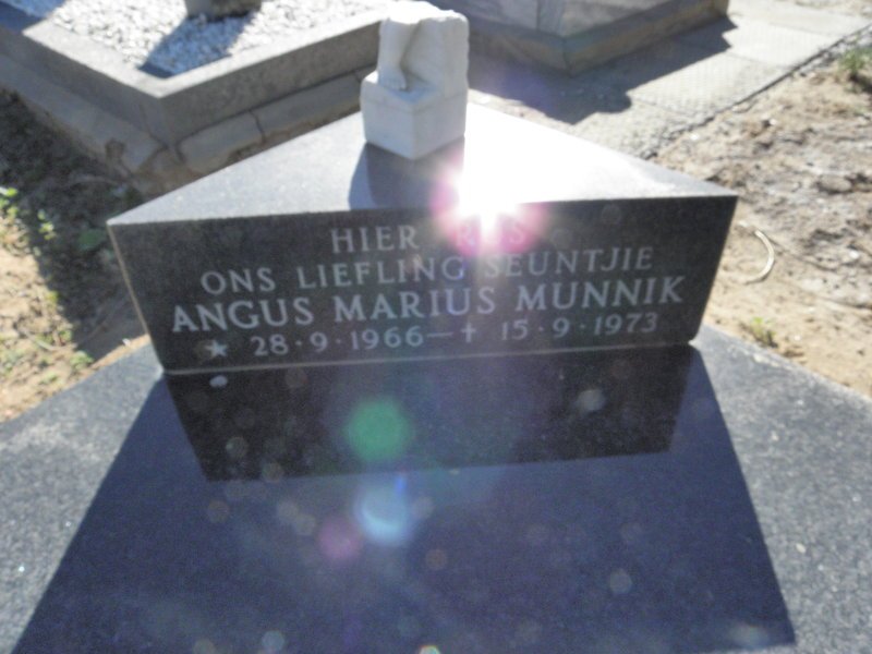 MUNNIK Angus Marius 1966-1973