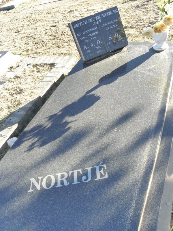 NORTJE A.J.D. 1922-1997 &amp; S.H. 1920-