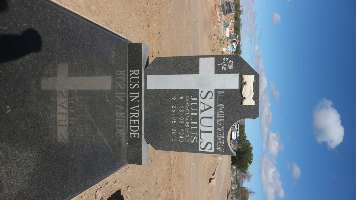 SAULS Julius 1949-2013