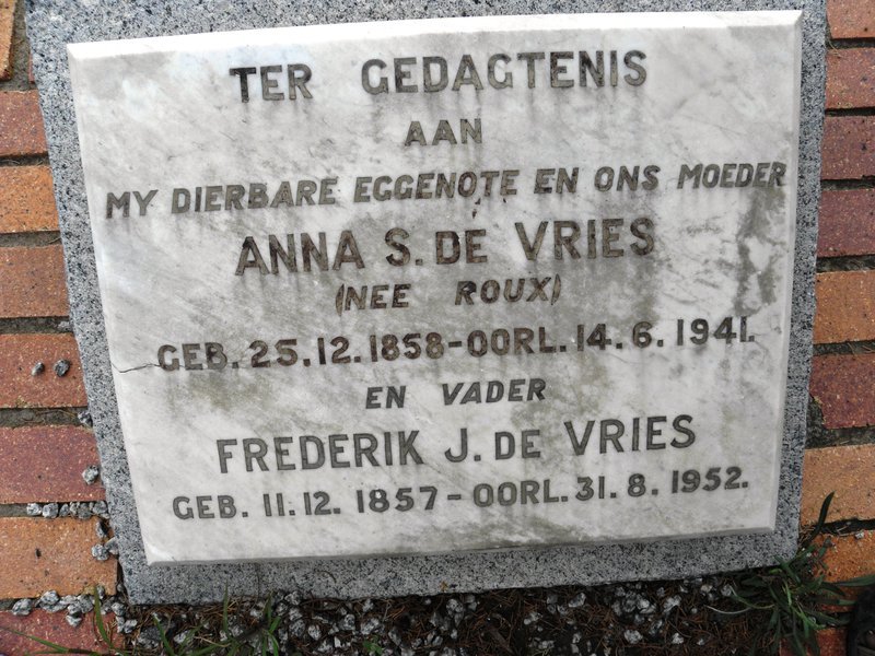 VRIES Frederik J., de 1857-1952 &amp; Anna S. ROUX 1858-1941