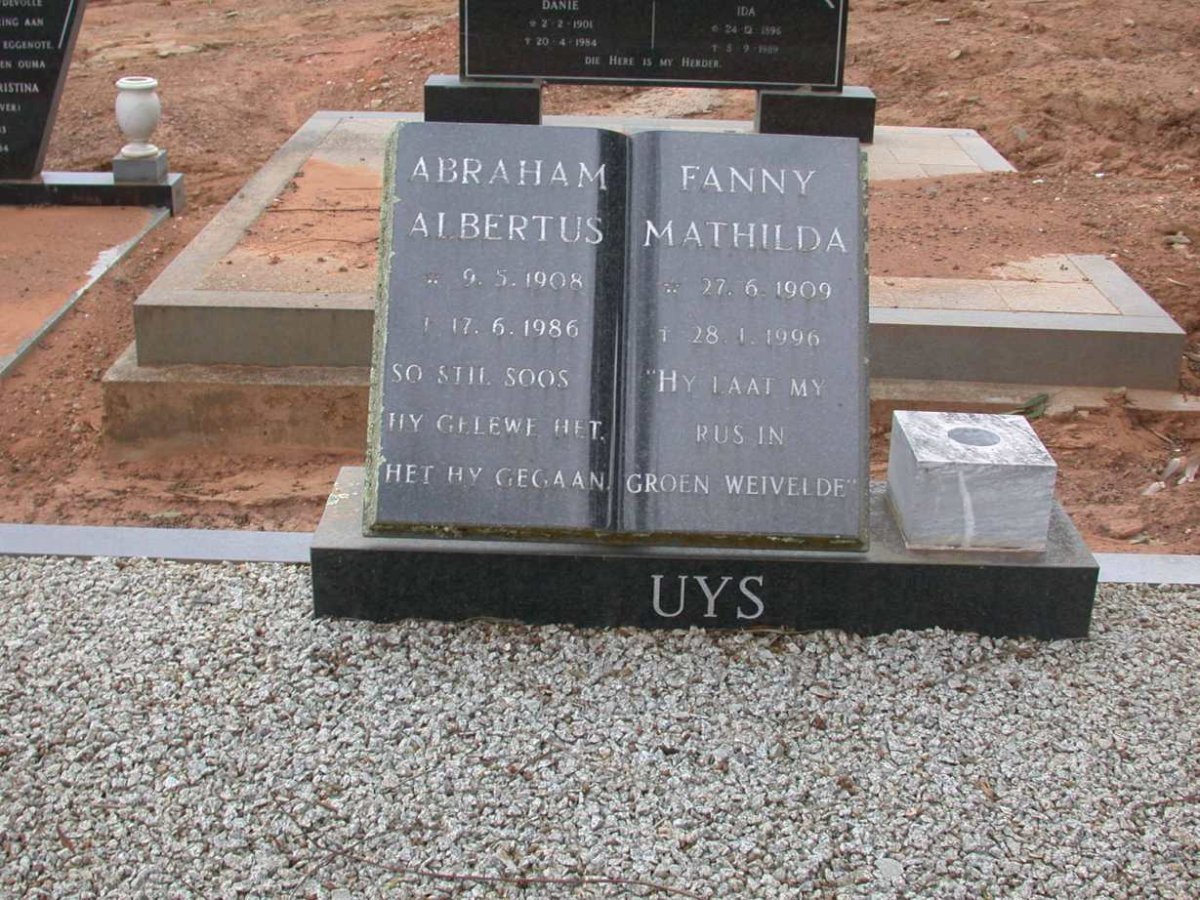 UYS Abraham Albertus 1908-1986 &amp; Fanny Mathilda 1909-1996