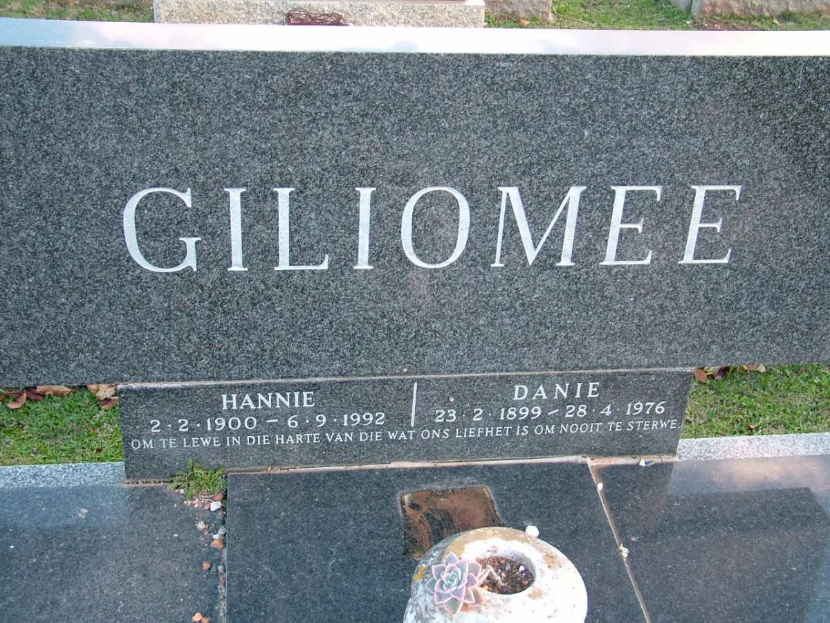 GILIOMEE Danie 1899-1976 &amp; Hannie 1900-1992