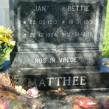 MATTHEE Jan 1913-1994 &amp; Bettie 1919-2000