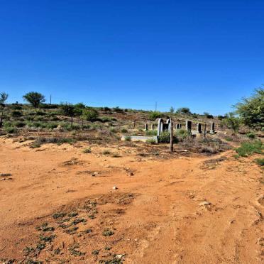 Western Cape, CALITZDORP district, Calitzdorp, Buffelsvlei, farm cemetery_2