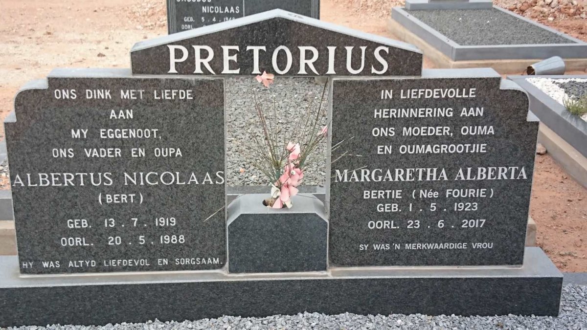 PRETORIUS Albertus Nicolaas 1919-1988 &amp; Margaretha Alberta FOURIE 1923-2017