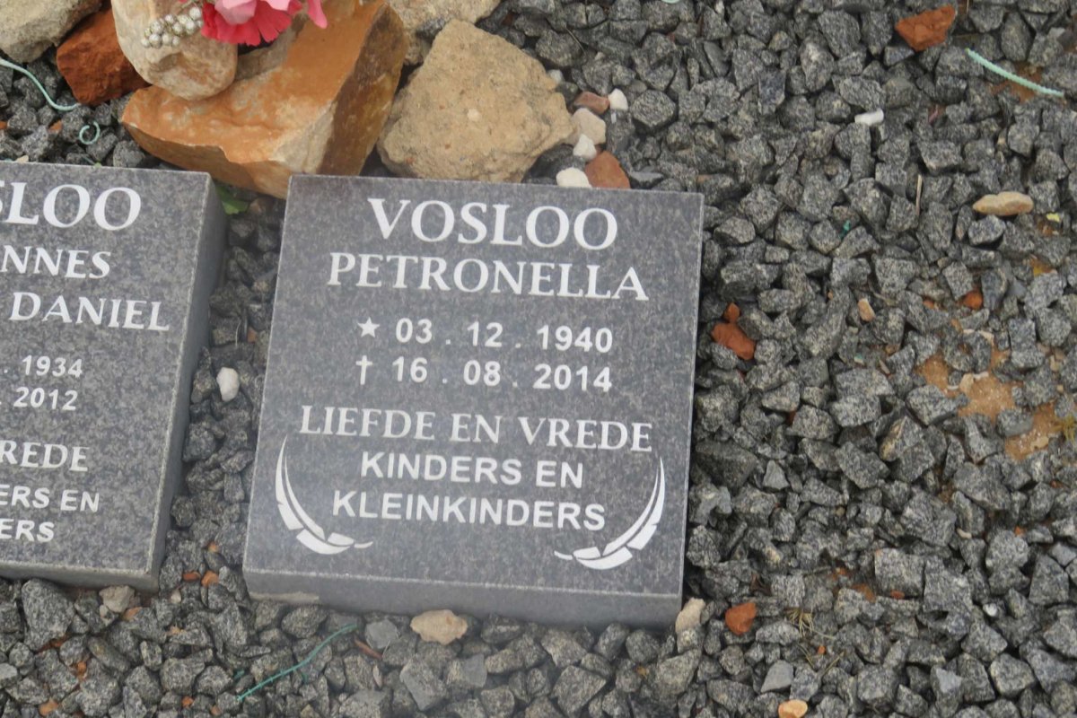 VOSLOO Petronella 1940-2014