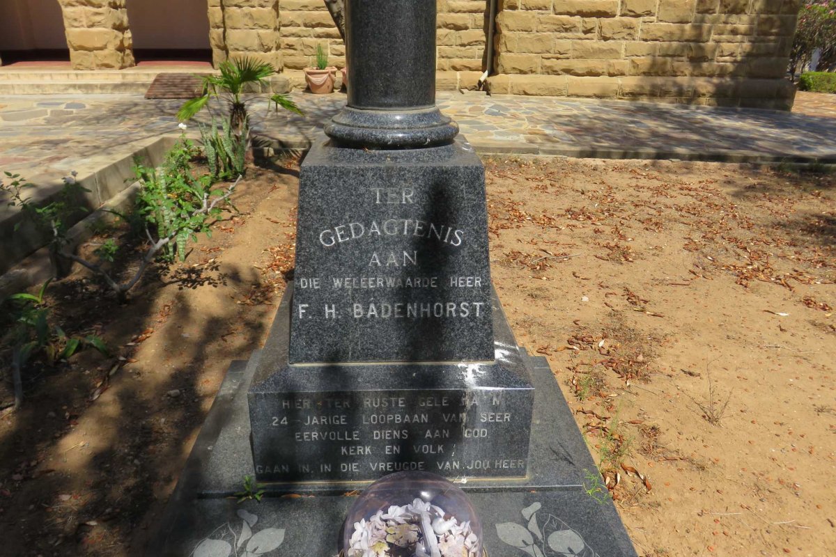 BADENHORST F.H. 1884-1937 &amp; M.W. LOUW 1891-1987