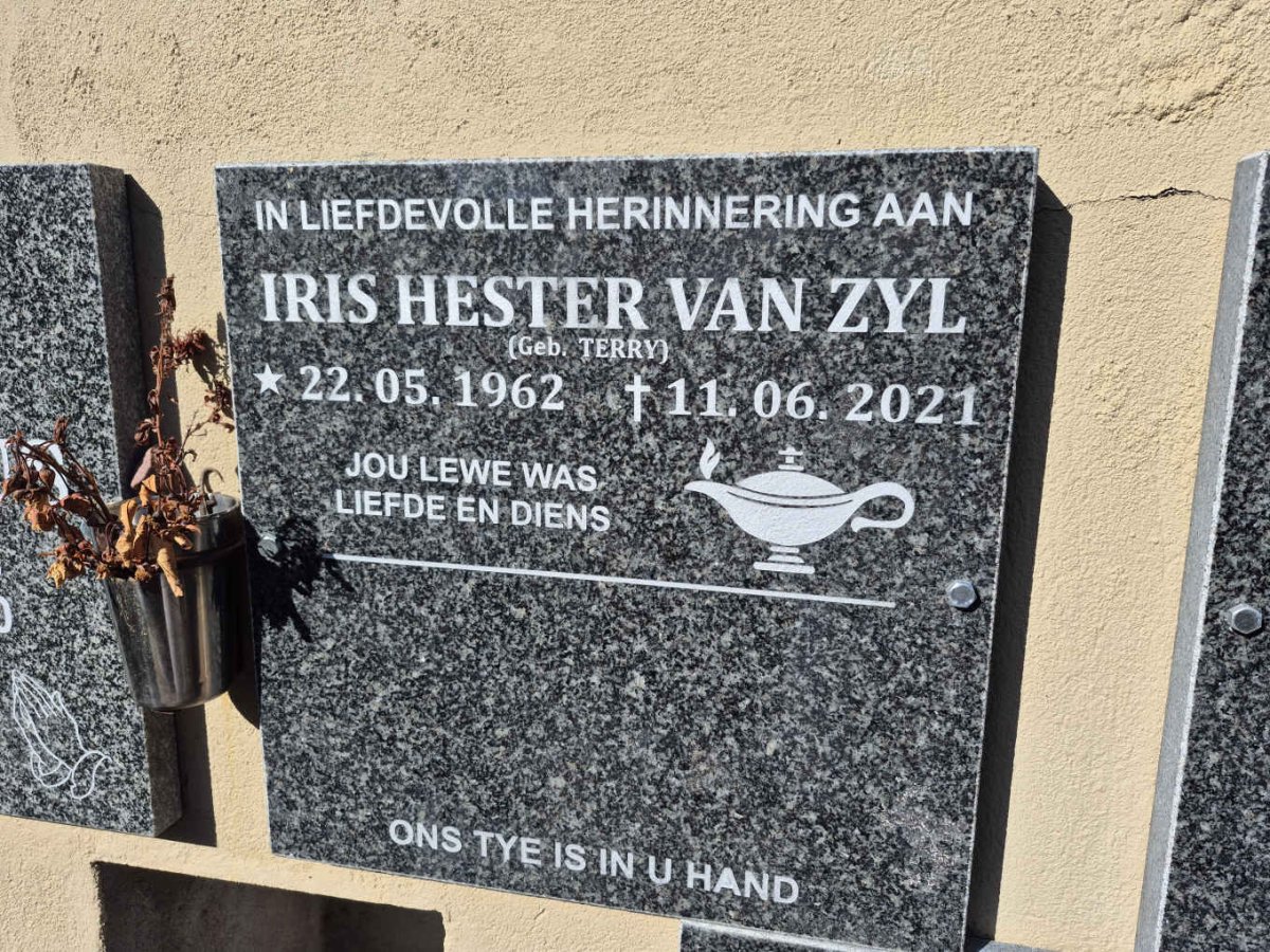 ZYL Iris Hester, van nee TERRY 1962-2021