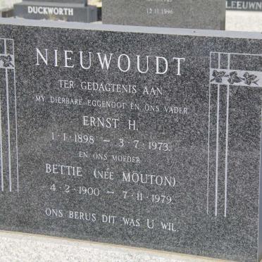 NIEUWOUDT Ernst H. 1898-1973 &amp; Bettie MOUTON 1900-1979