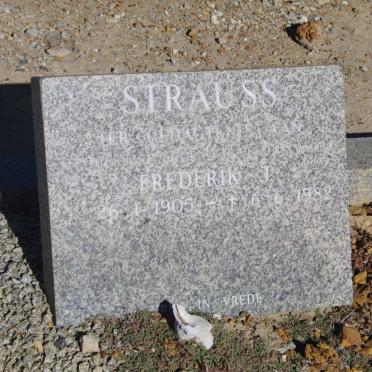 STRAUSS Frederik J. 1905-1982