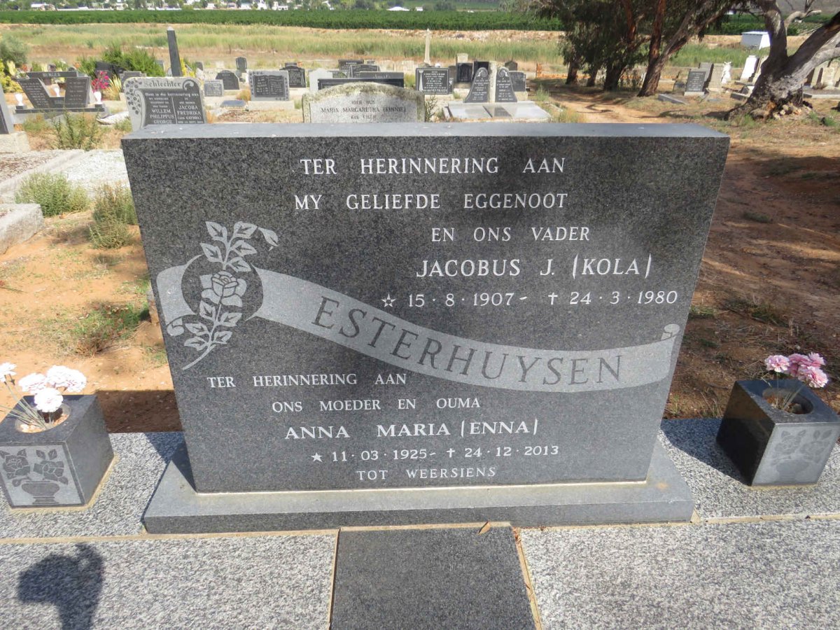 ESTERHUYSEN Jacobus J. 1907-1980 & Anna Maria 1925-2013