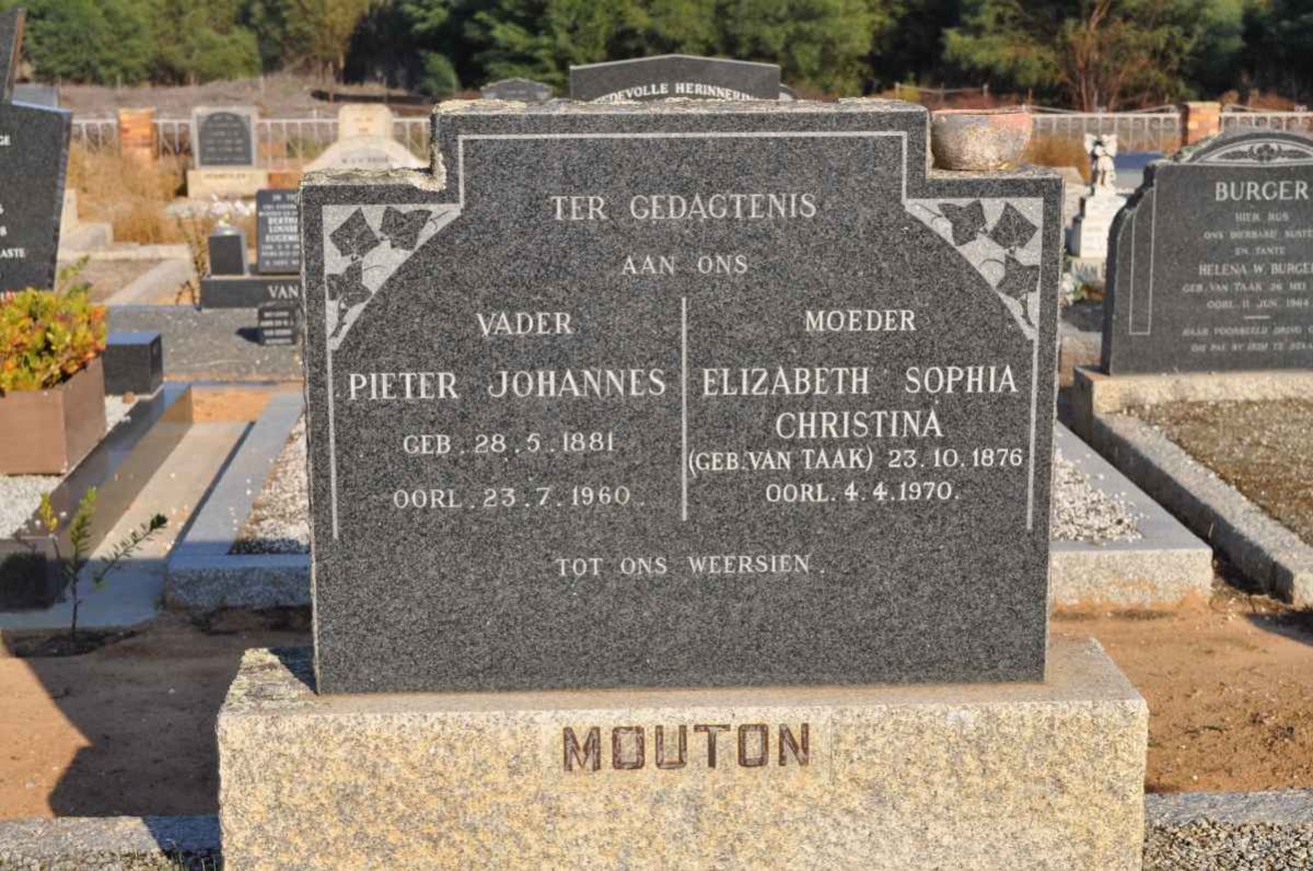 MOUTON Pieter Johannes 1881-1960 &amp; Elizabeth Sophia Christina VAN TAAK 1876-1970