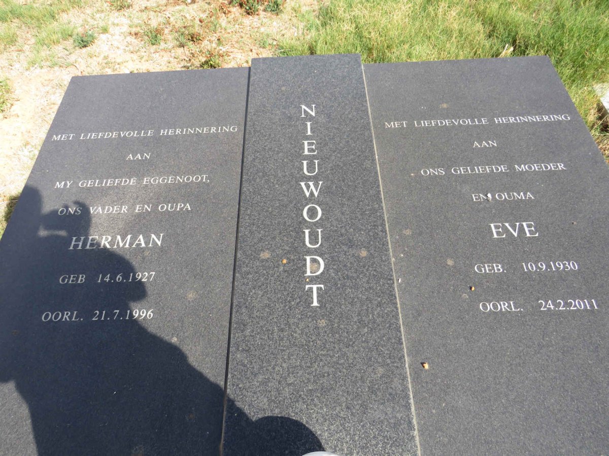 NIEUWOUDT Herman 1927-1996 & Eve 1930-2011