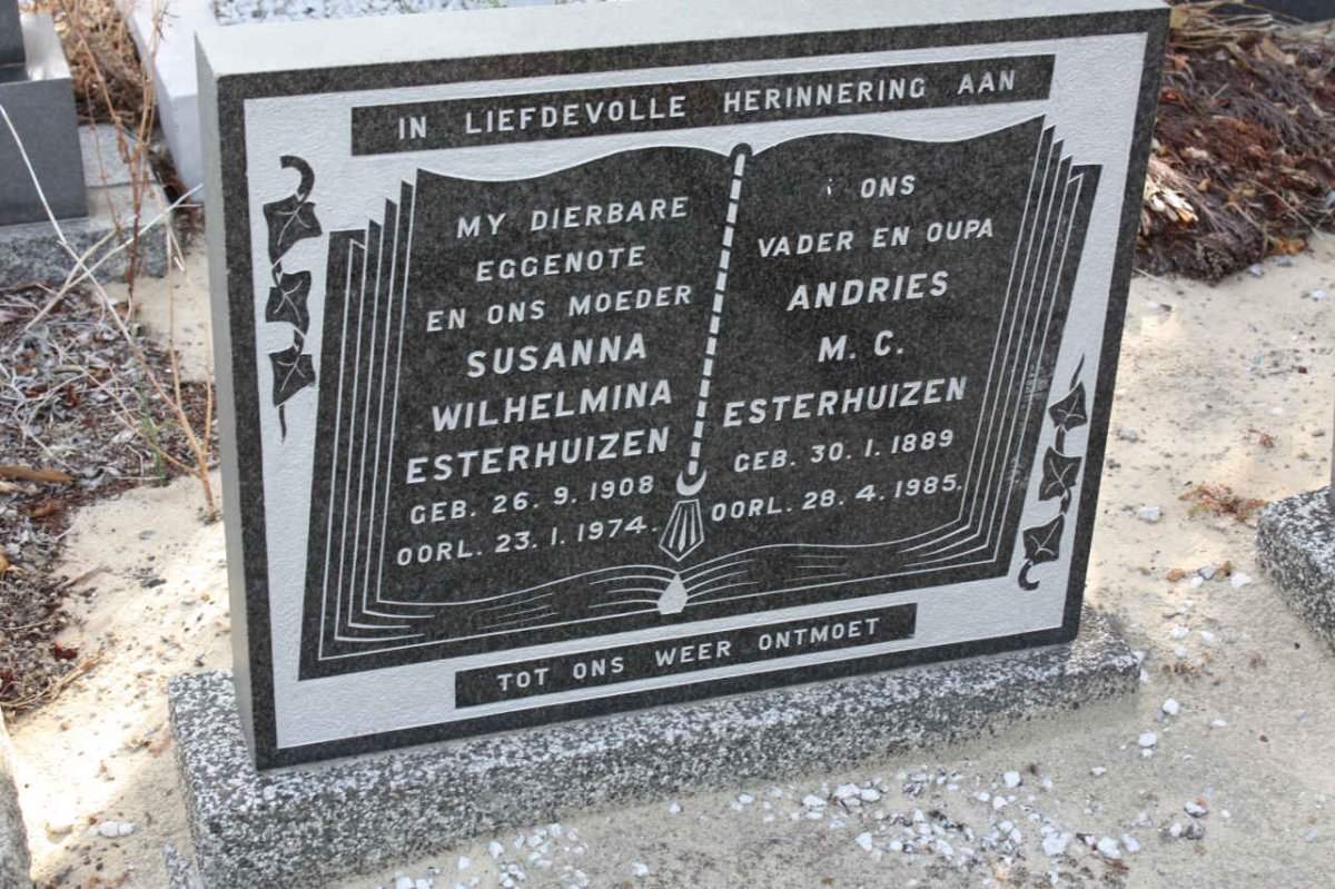 ESTERHUIZEN Andries M.C. 1889-1985 &amp; Susanna Wilhelmina 1908-1974