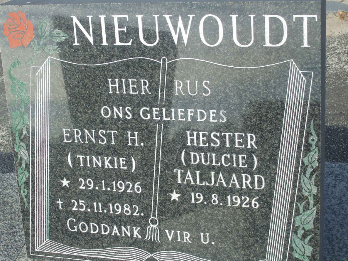 NIEUWOUDT Ernst H. 1926-1982 &amp; Hester 1926-