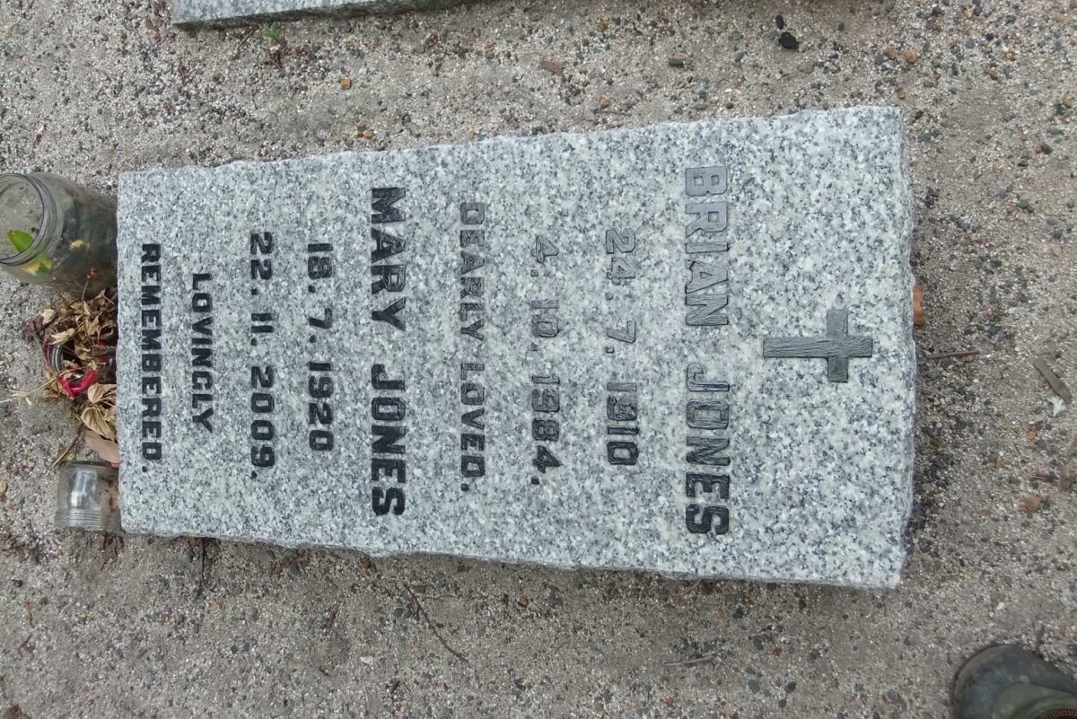 JONES Brian 1910-1984 &amp; Mary 1920-2009