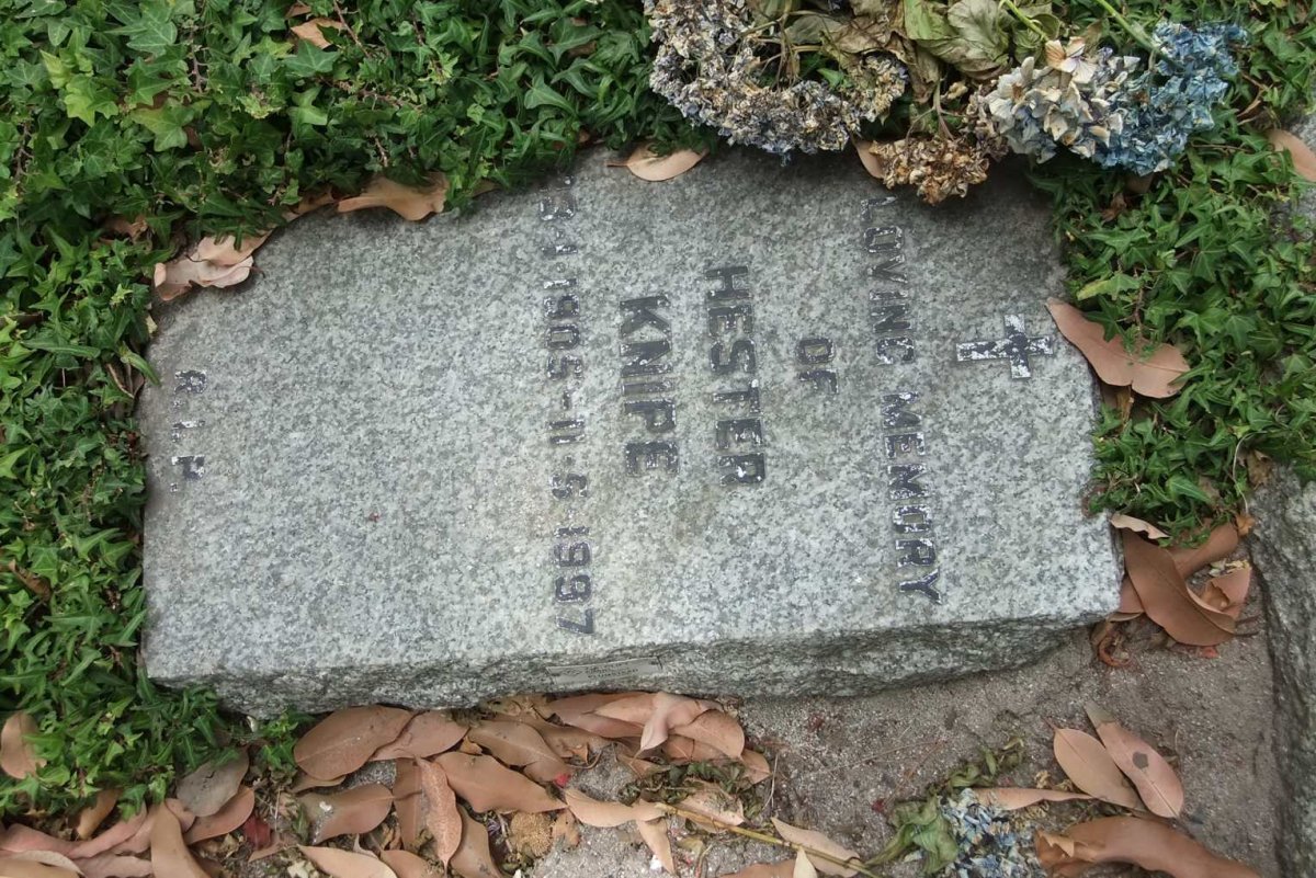 KNIPE Hester 1905-1997