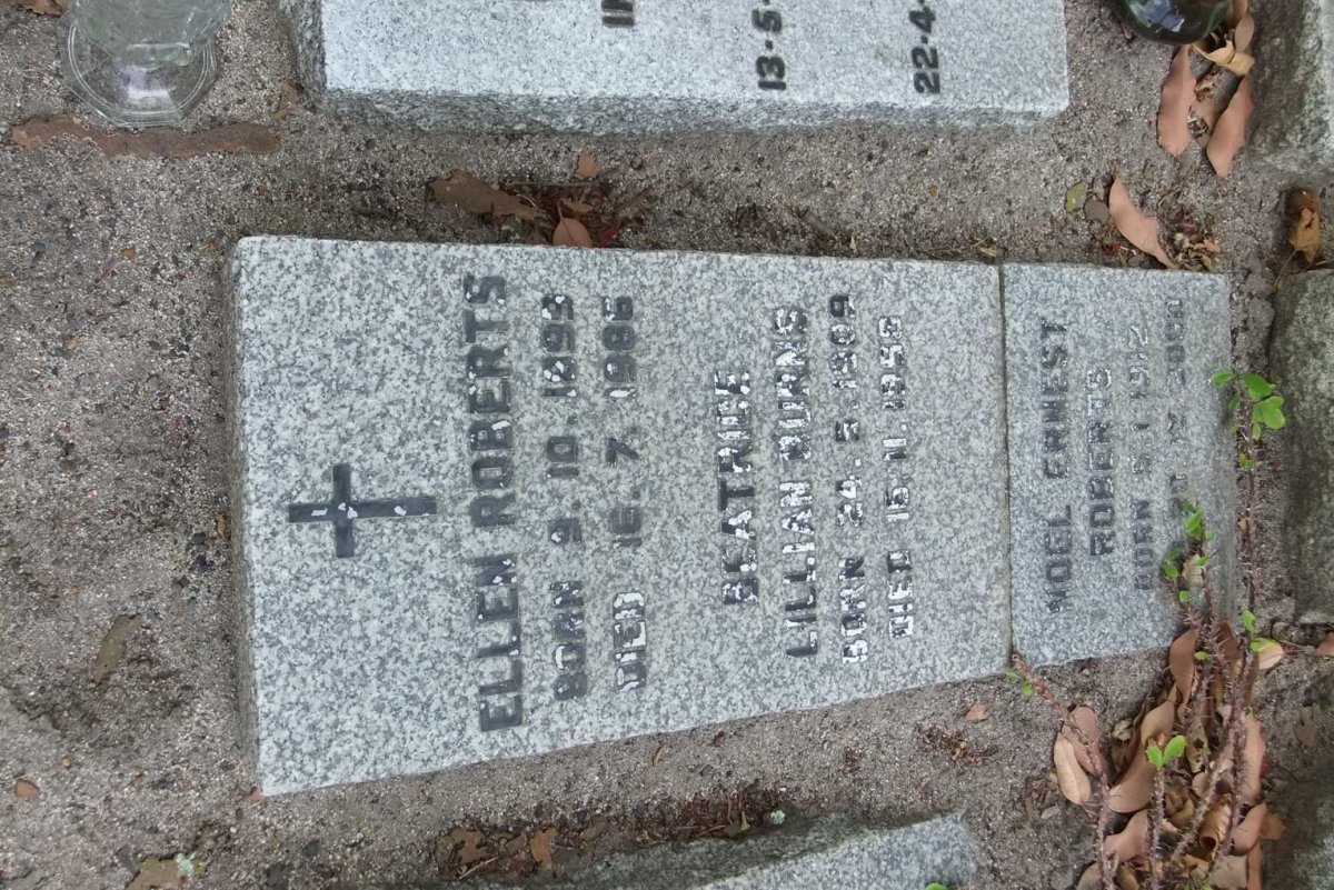 ROBERTS Ellen 1899-1986 :: BURNS Beatrice Lillian 1909-1998 :: ROBERTS Noel Ernest  1912-2000