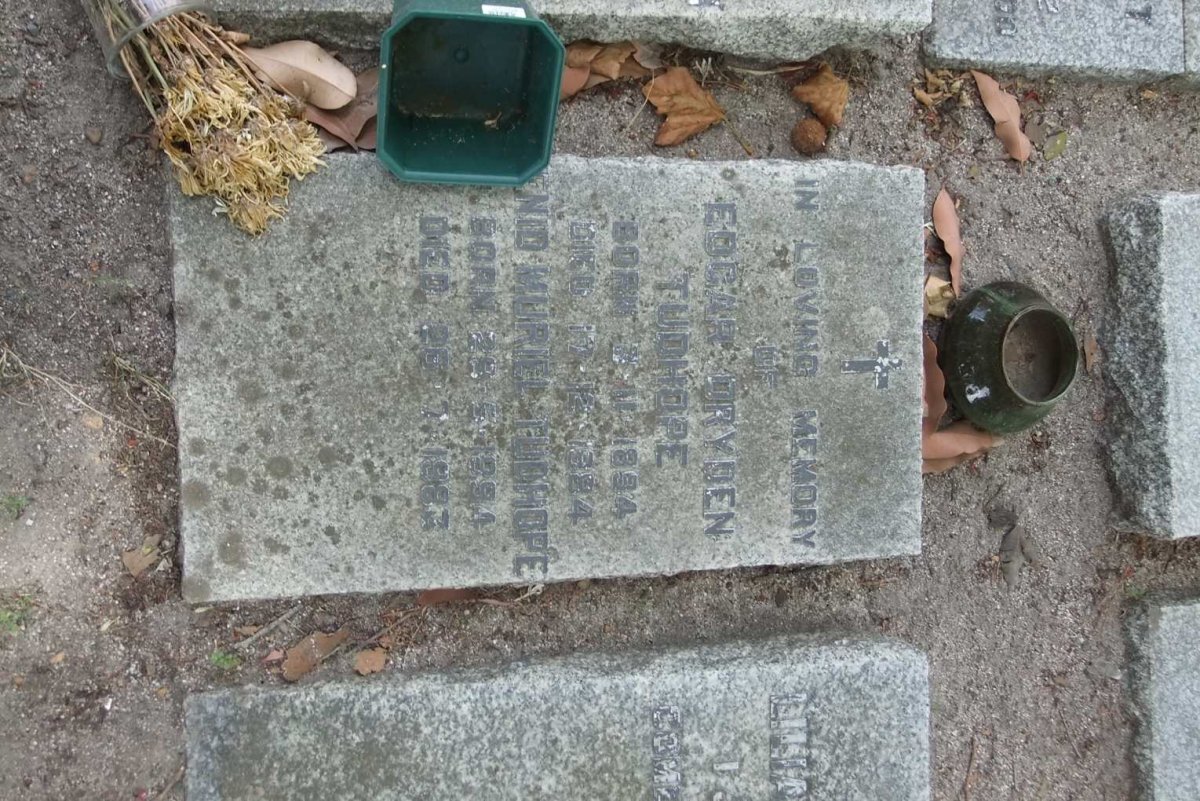 TUDHOPE Edgar Dryden 1894-1984 &amp; Enid Muriel 1894-1983