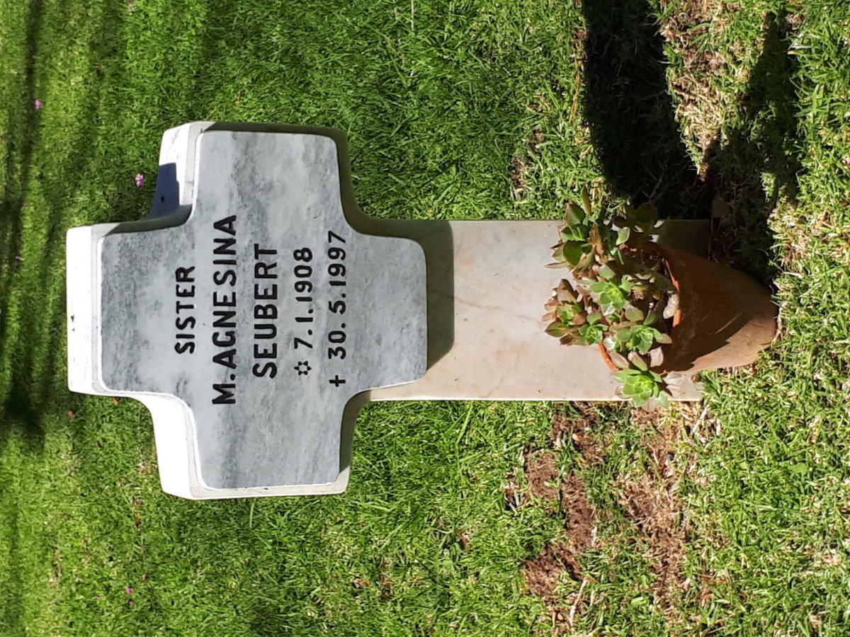 SEUBERT M. Agnesina 1908-1997