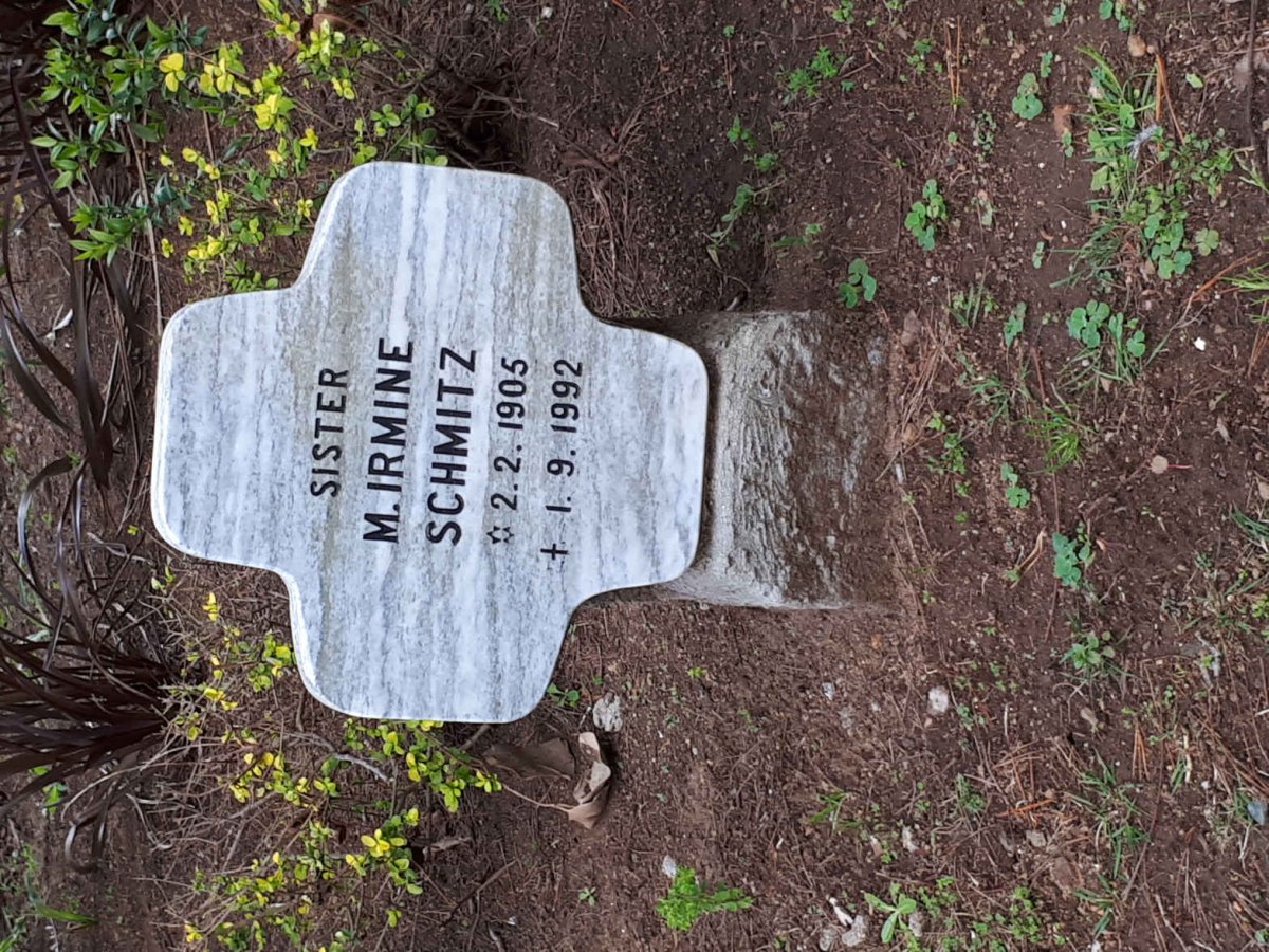 SCHMITZ M. Irmine 1905-1992