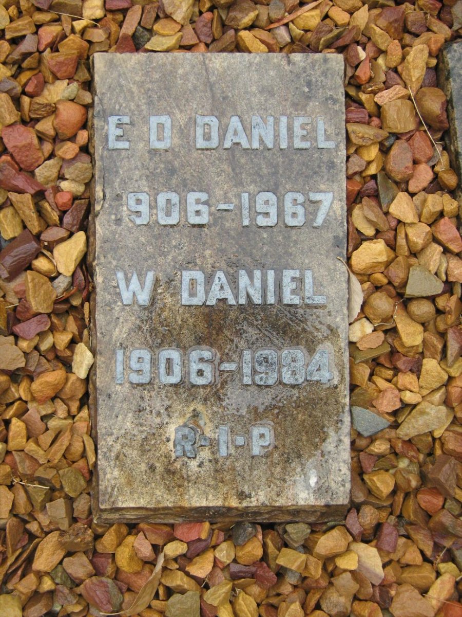 DANIEL E.D. 1906-1967 :: DANIEL W. 1906-1984