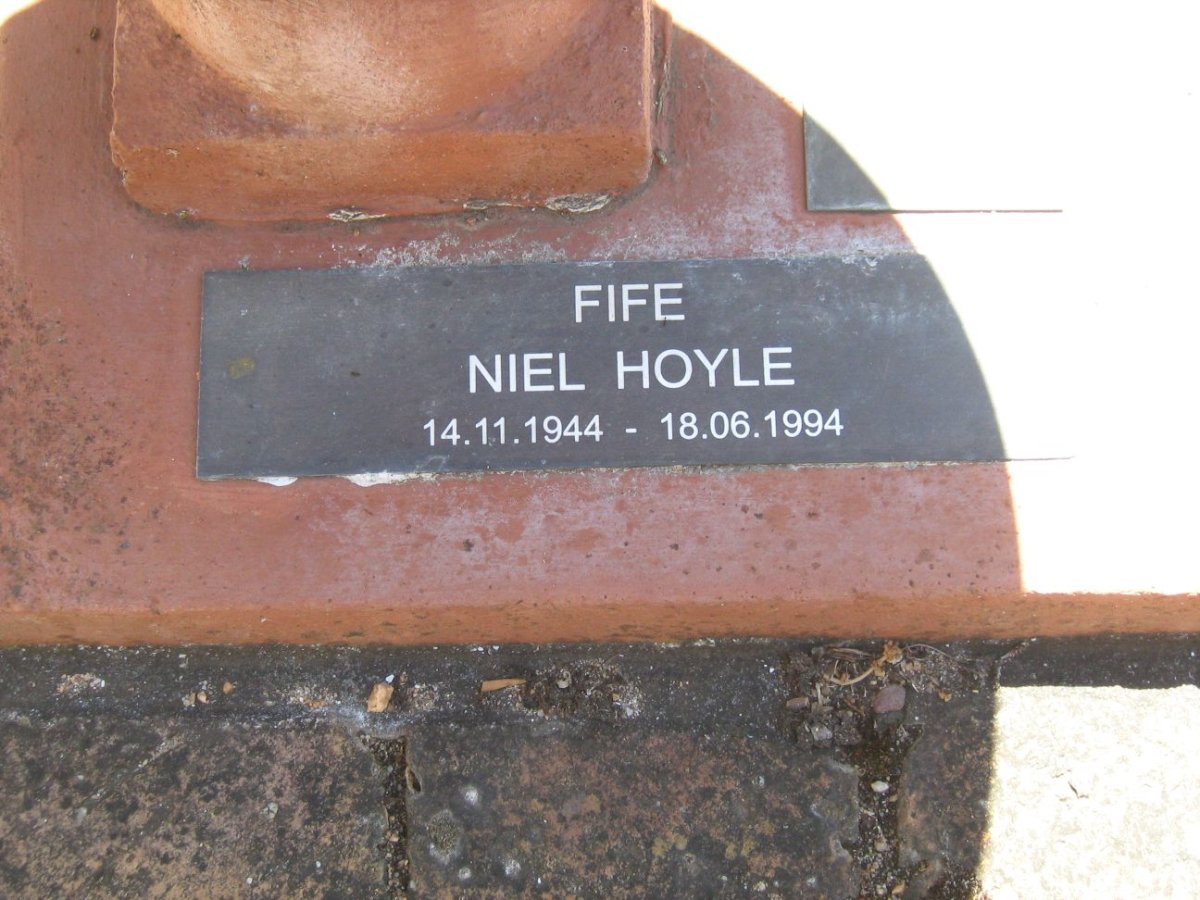 FIFE Alan Hoyle 1909-1997 &amp; Kay 1916-2002 :: FIFE Janet 1951-1985 :: FIFE Niel Hoyle 1944-1994