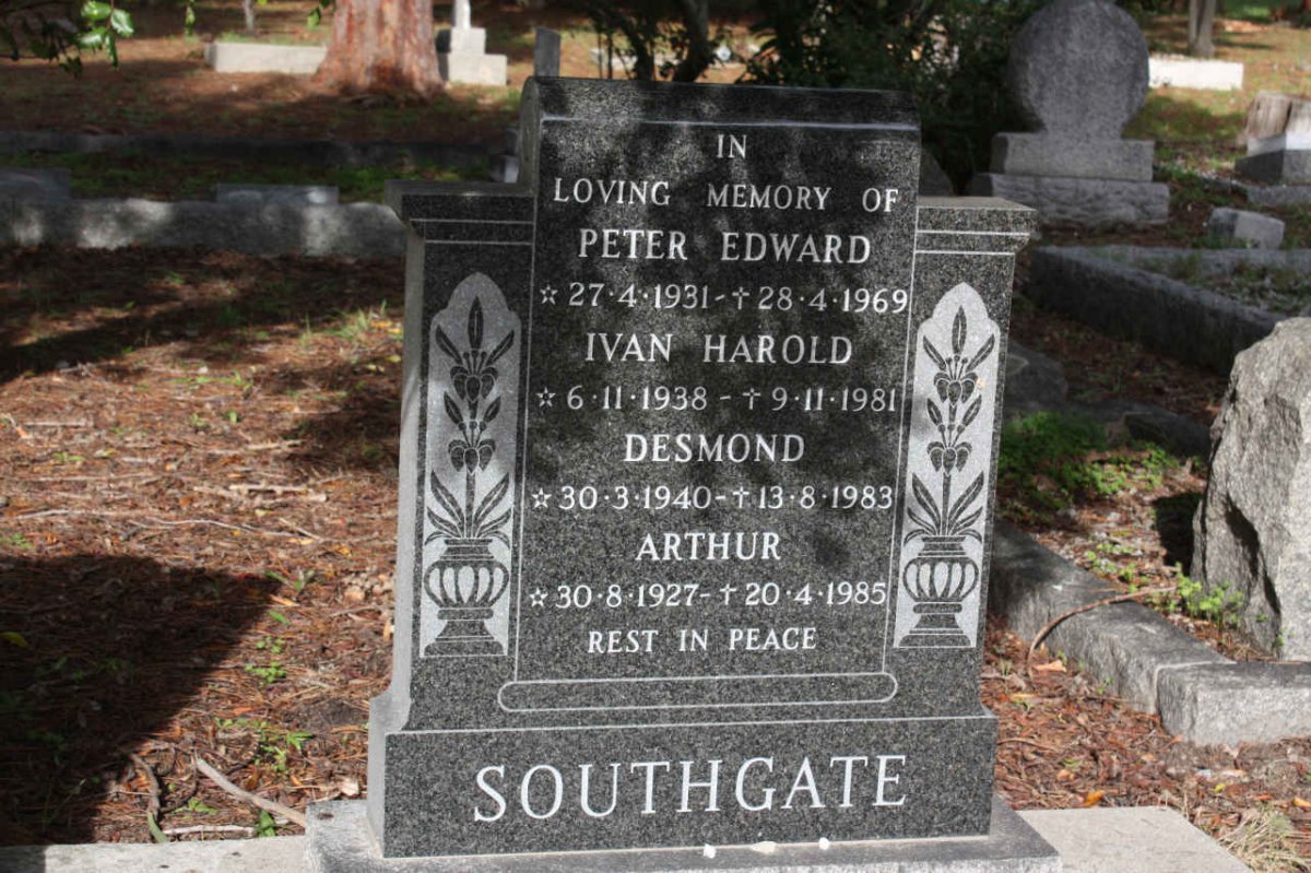 SOUTHGATE Peter Edward 1931-1969 :: SOUTHGATE Ivan Harold 1938-1981 :: SOUTHGATE Desmond 1940-1983 :: SOUTHGATE Arthur 1927-1985