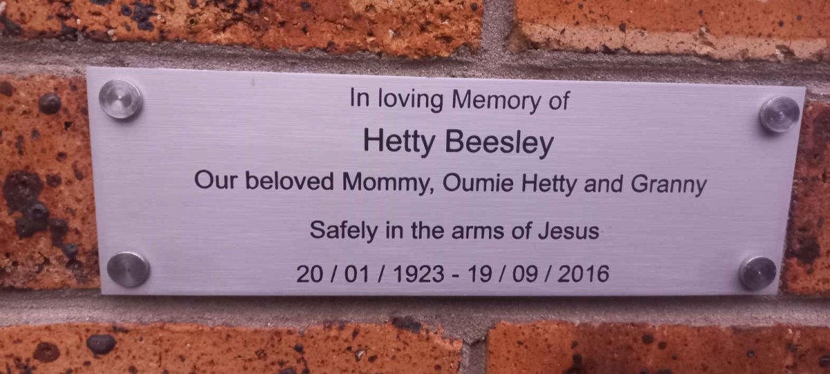 BEESLEY Hetty 1923-2016