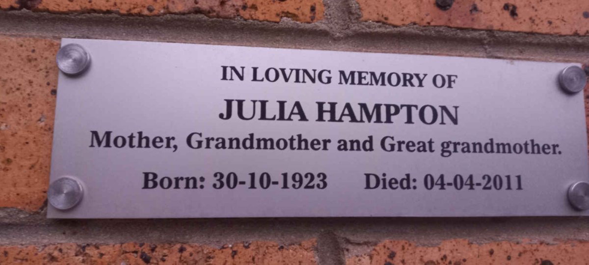 HAMPTON Julia 1923-2011
