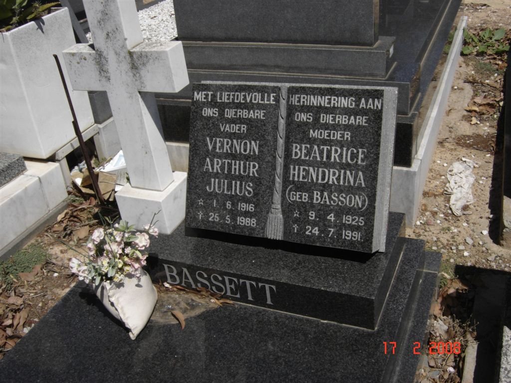 BASSETT Vernon Arthur Julius 1916-1988 &amp; Beatrice Hendrina BASSON 1925-1991