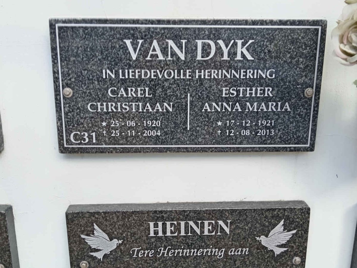 DYK Carel Christiaan, van 1920-2004 &amp; Esther Anna Maria 1921-2013