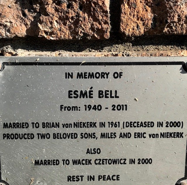 CZETOWICZ Esmé formerly VAN NIEKERK nee BELL 1940-2011
