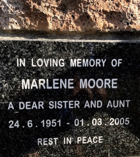 MOORE Marlene 1951-2005