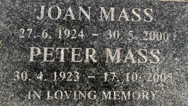 MASS Peter 1923-2005 &amp; Joan 1924-2000