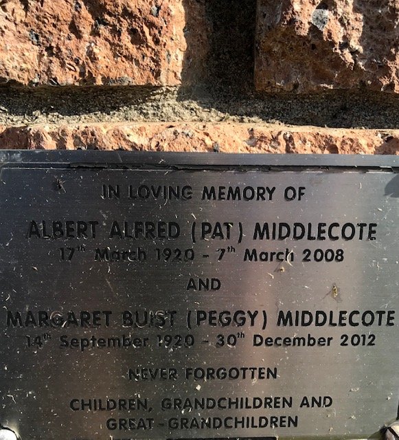 MIDDLECOTE Albert Alfred 1920-2008 &amp; Margaret Buist 1920-2012