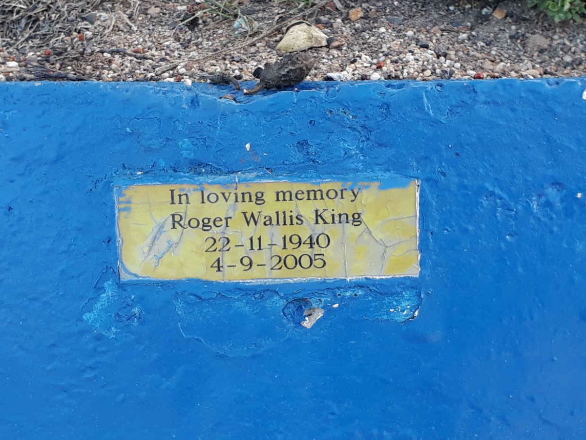 KING Roger Wallis 1940-2005