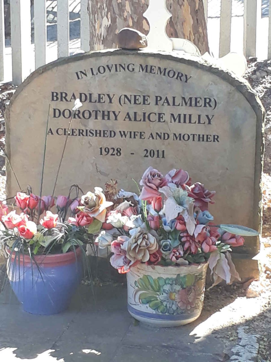 BRADLEY Dorothy Alice Milly nee PALMER 1928-2011