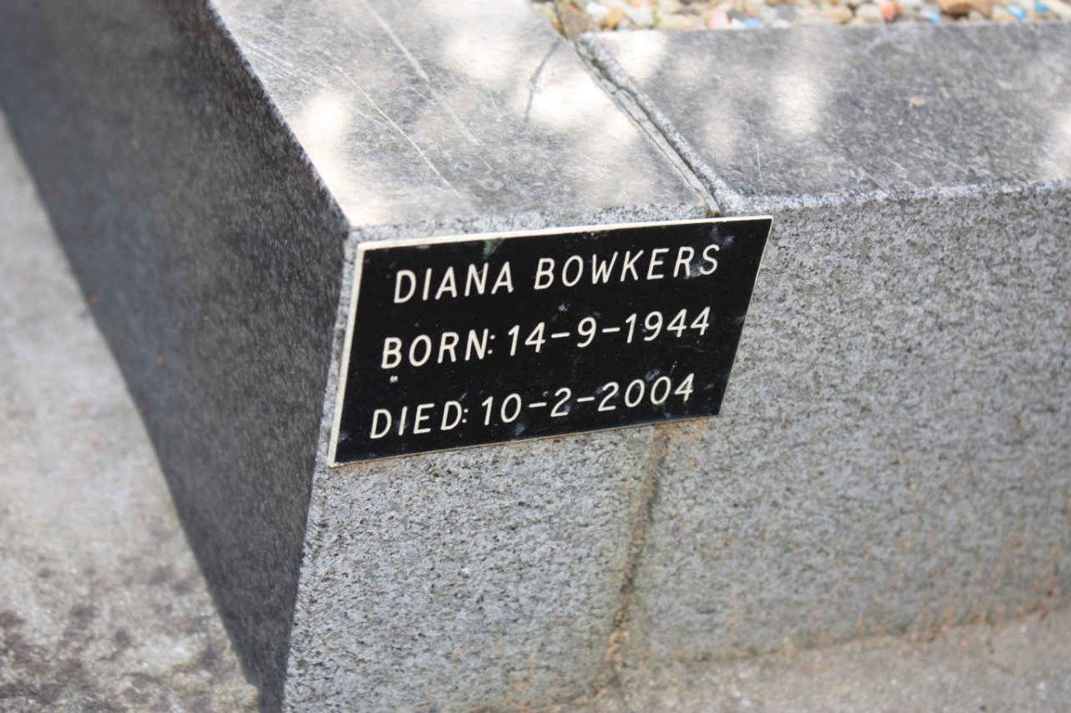BOWKERS Diana 1944-2004