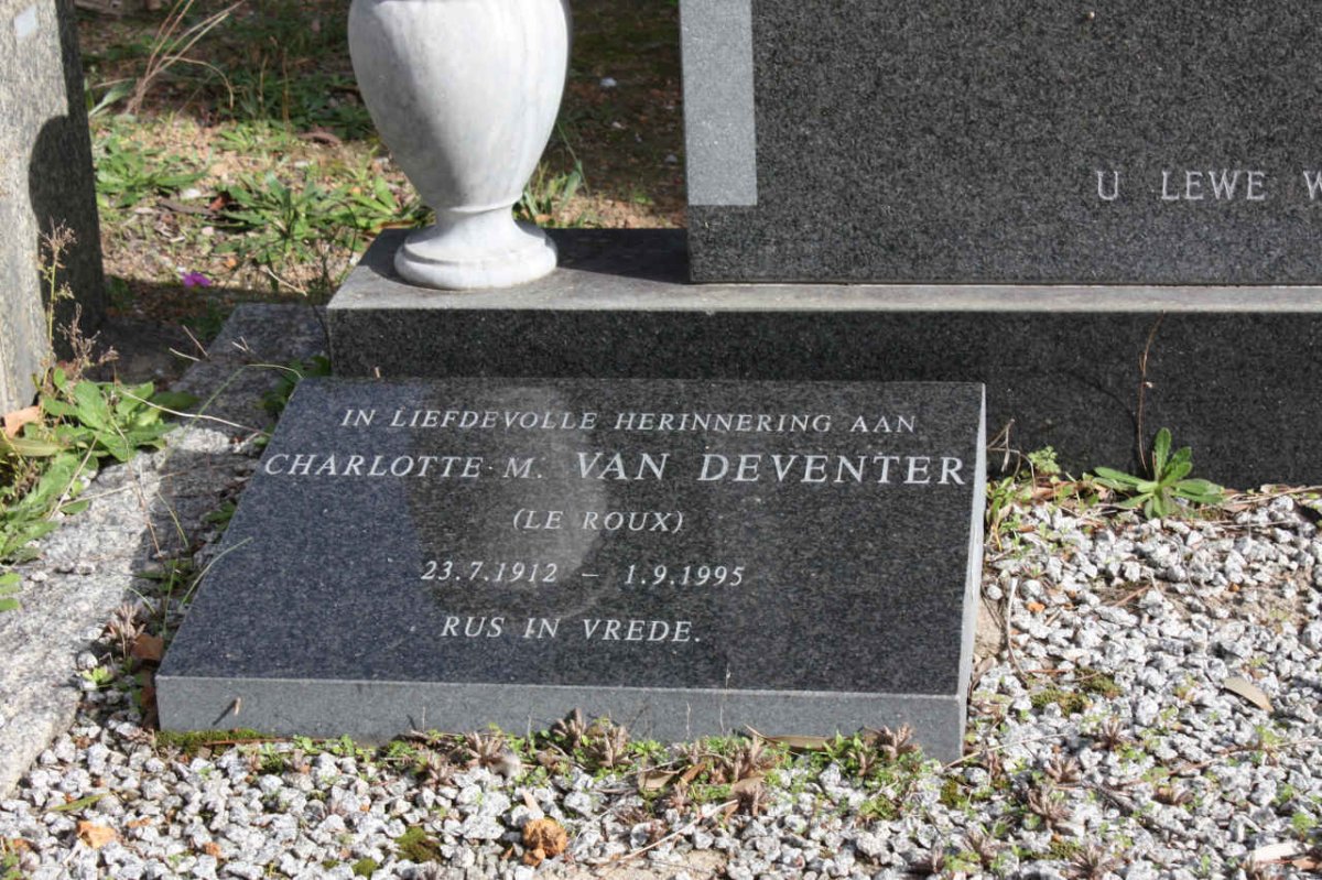 DEVENTER Charlotte M., van nee LE ROUX 1912-1995